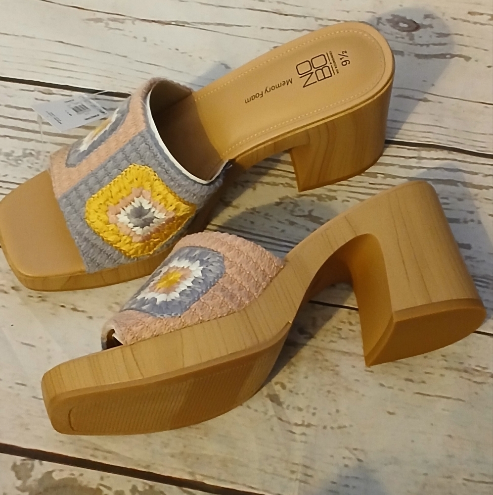 No Boundaries Women's Crochet Platform Sandals Tan, Blue Size 9 1/2